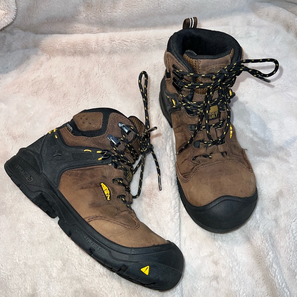 Women's Keen Utility Dover Carbon Toe Waterproof Boots size 6 MSRP $230.00